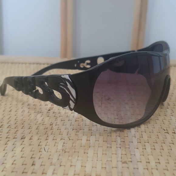 Guess Accessories - ❓🦓 GUESS Sunglasses 🦓❓